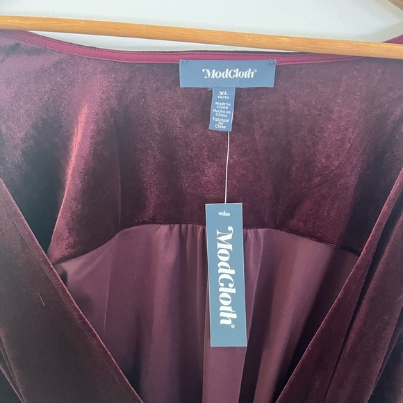 NWT Holiday ModCloth Velvet Wrap Dress - Picture 3 of 4